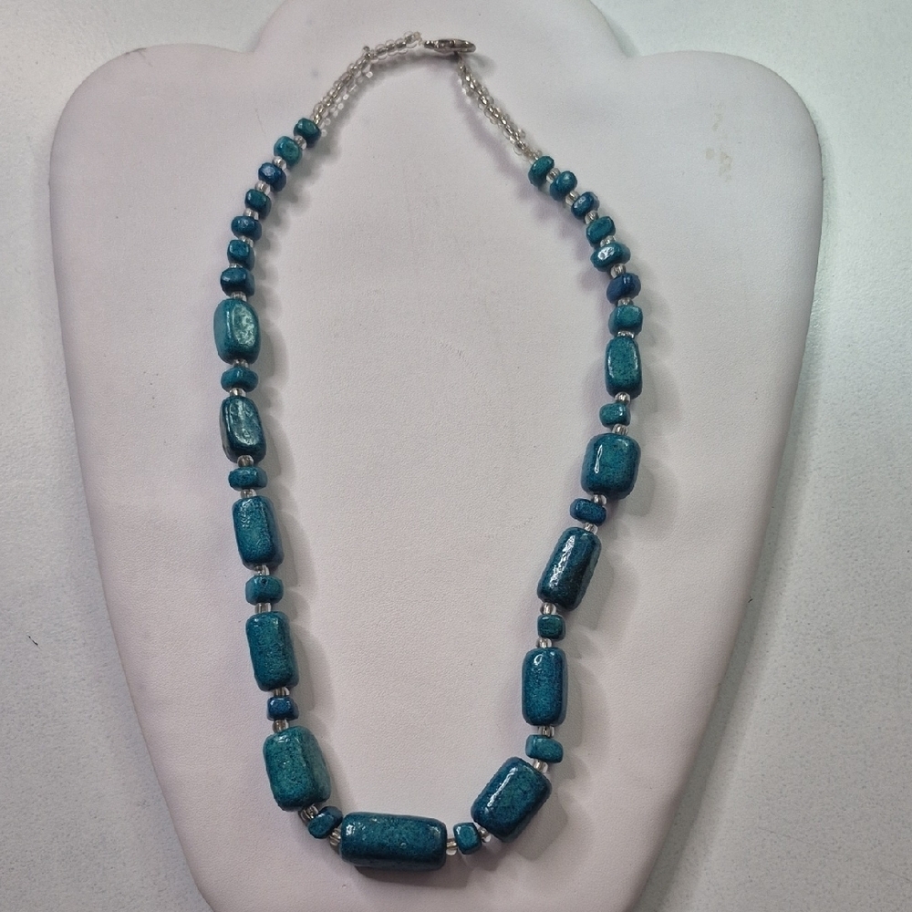 Elegant Blue / Green Beaded Necklace (J38)